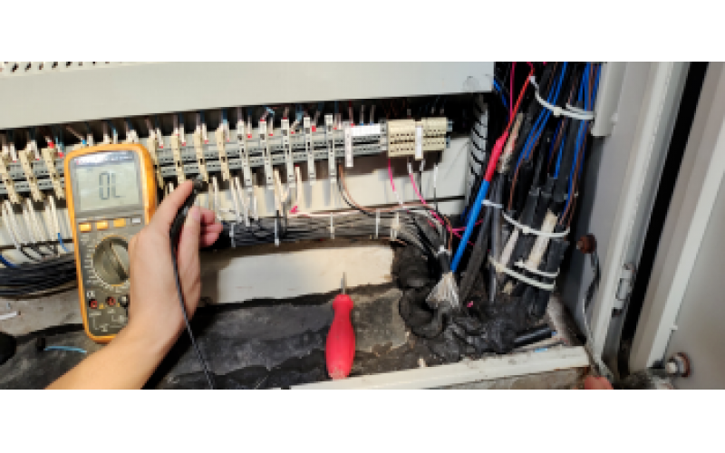 脱盐水控制柜24V电源正接地电阻等于零-北京多宝（中国）